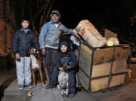 Famille de cartoneros, ville poubelle, Buenos Aires, Argentine