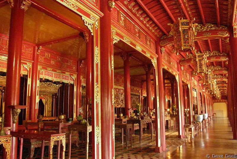 Intérieur temple Hung Mieu cité interdite de Hué, Vietnam