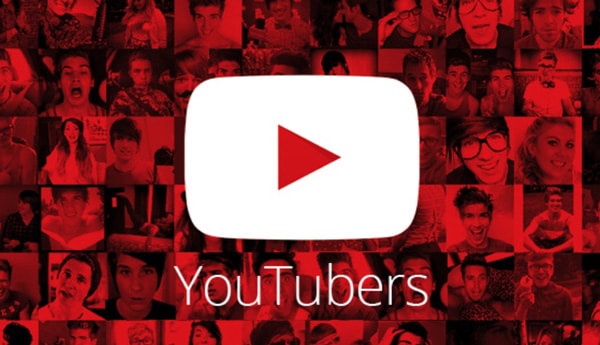 Logo YouTube avec la photo de plein de Youtubeurs en fond.