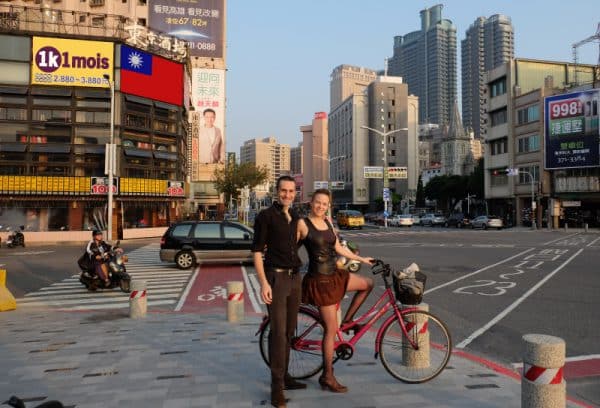 Tony Founs et Haydée Bouscasse à Taiwan - construction cours 1k1mois pour gagner 1000€ par mois